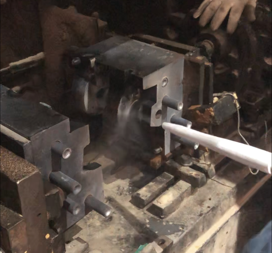 干冰清洗機可以用于清洗各種行業的模具 
